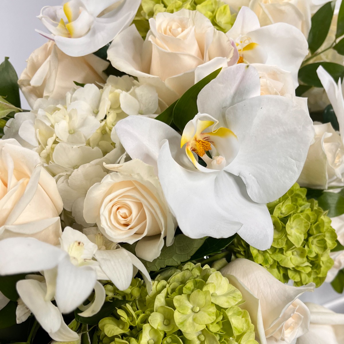 Gentle Remembrance Closed Wreath - Image 3